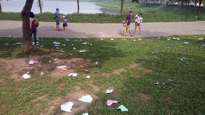 Sau kỳ nghỉ lễ công viên Yên Sở ngập trong rác ảnh 4