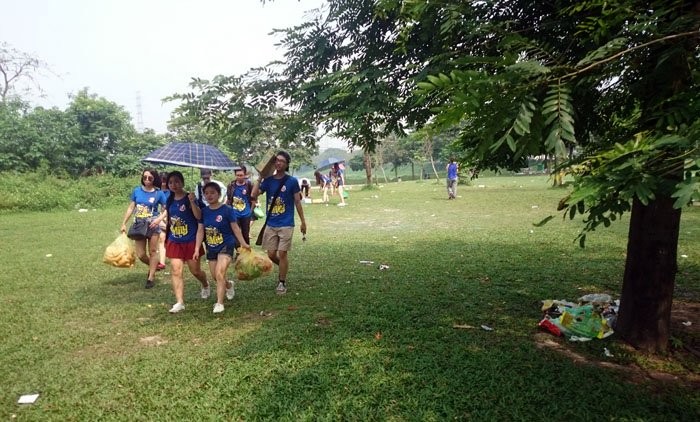 Sau kỳ nghỉ lễ công viên Yên Sở ngập trong rác ảnh 2