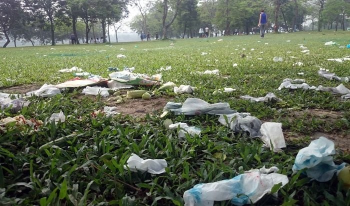 Sau kỳ nghỉ lễ công viên Yên Sở ngập trong rác ảnh 3