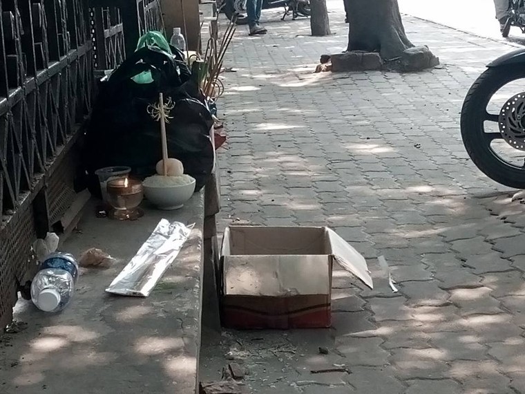 Phát hiện thi thể bé sơ sinh bị bỏ rơi gần bến xe Mỹ Đình ảnh 1