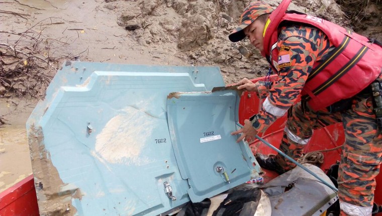 Tìm ra thi thể phụ nữ ở hiện trường vụ mất tích máy bay Malaysia ảnh 1