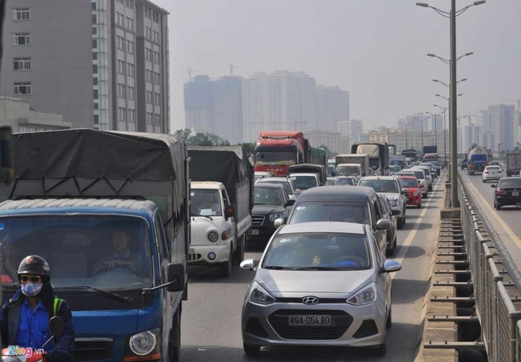 Vành đai 3 tê liệt 12 km, tài xế gác chân ngủ ảnh 2