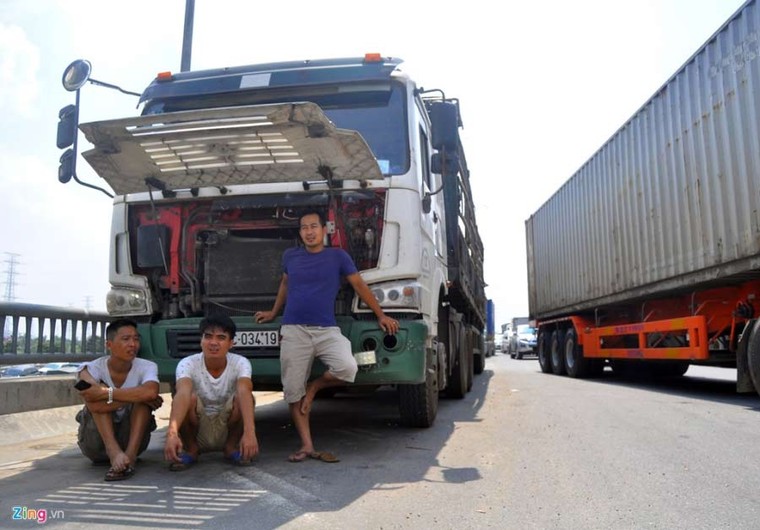 Vành đai 3 tê liệt 12 km, tài xế gác chân ngủ ảnh 4
