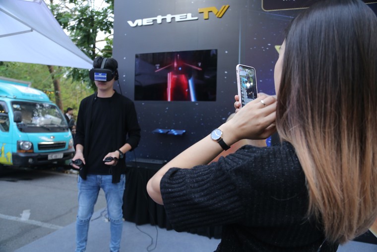 Sơn Tùng M-TP, Tóc Tiên 'bùng cháy' trong đêm nhạc 10.000 khán giả ảnh 5