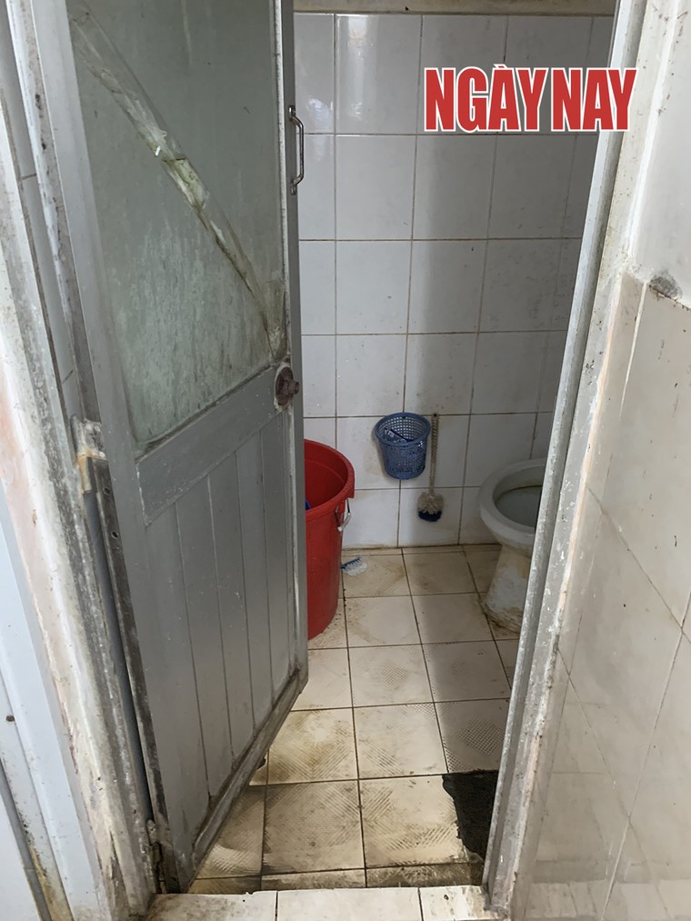 Nhà trọ quan tài TP.HCM - Bài 2: Những người sống trong 'quan tài' ảnh 2