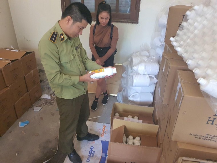 Đã ban hành hình thức xử phạt đối với Công ty sản xuất mỹ phẩm giả mạo nhãn hiệu nổi tiếng ảnh 1