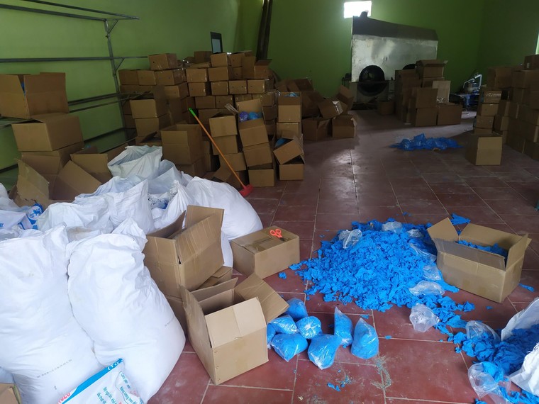 Tiếp tục phát hiện trên 8 tấn găng tay y tế đã qua sử dụng tại Thái Nguyên ảnh 2