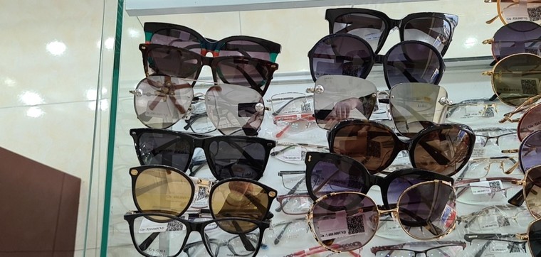 Hà Giang: Phát hiện nhiều kính mắt có dấu hiệu giả mạo nhãn hiệu Chanel, Gucci ảnh 1