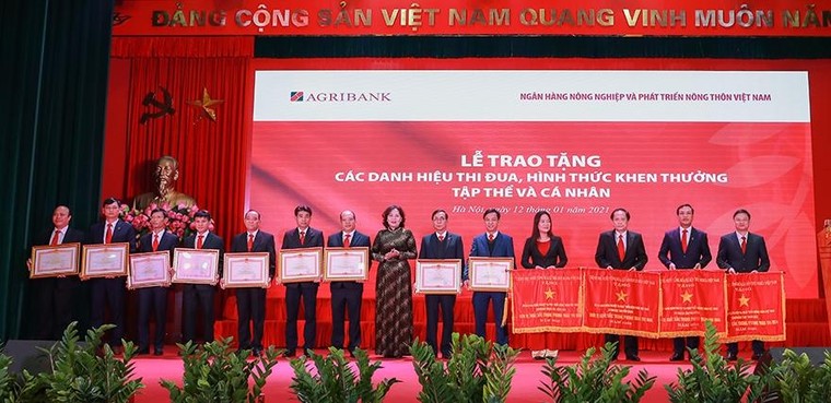 Agribank năm 2021 - Thi đua là động lực để luôn về đích thành công ảnh 1
