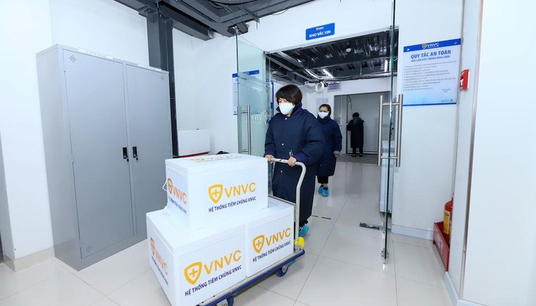 Những người Việt đầu tiên được tiêm vắc-xin phòng Covid-19 ảnh 6