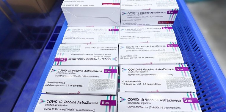 Những người Việt đầu tiên được tiêm vắc-xin phòng Covid-19 ảnh 1