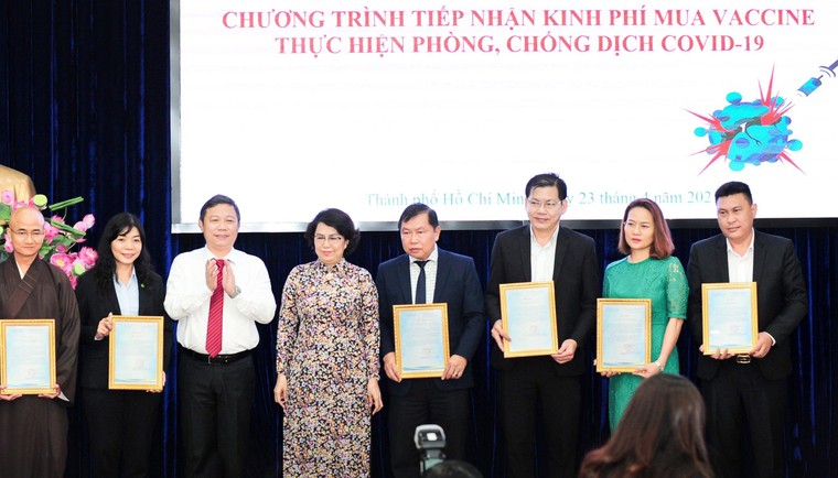 Tập đoàn Hưng Thịnh trao tặng 50 tỷ đồng kinh phí mua vắc-xin phòng ngừa Covid-19 ảnh 2