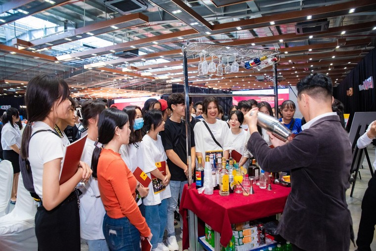 Hơn 120 sinh viên Nova College thực tập hưởng lương tại NovaGroup ảnh 1