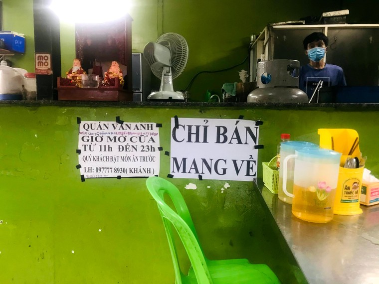 Sài Gòn những ngày 'Chỉ bán mang đi' ảnh 2