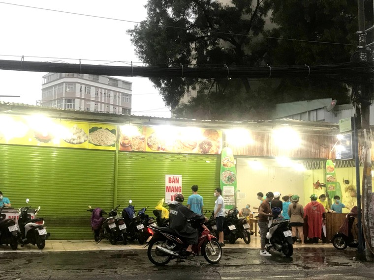 Sài Gòn những ngày 'Chỉ bán mang đi' ảnh 4