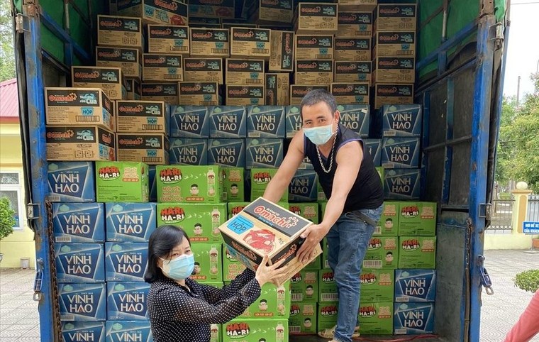 Tập đoàn Masan trao tặng hơn 12.000 thùng sản phẩm, hỗ trợ các tuyến đầu chống dịch COVID-19 ảnh 3