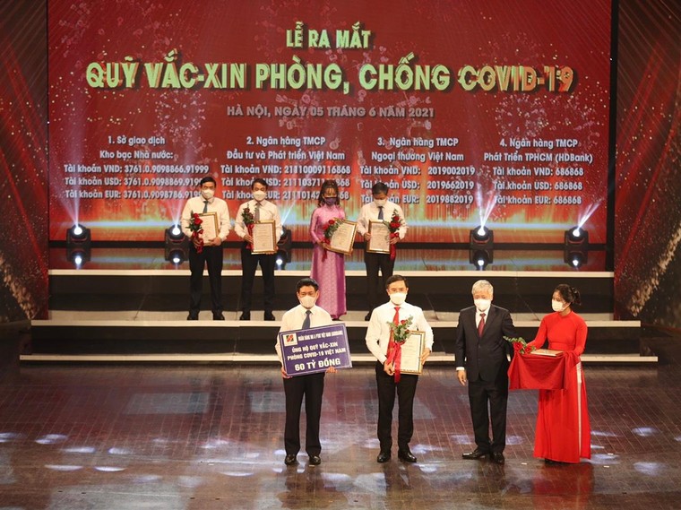 Agribank ủng hộ 60 tỷ đồng Quỹ vaccine phòng COVID-19 ảnh 1