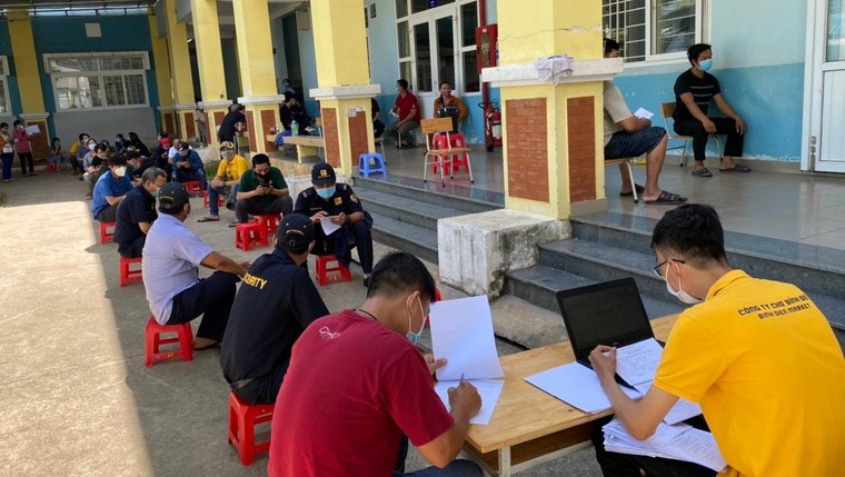 Gần 12.000 tiểu thương, người lao động tại chợ Bình Điền được tiêm vắc xin phòng Covid-19 ảnh 2