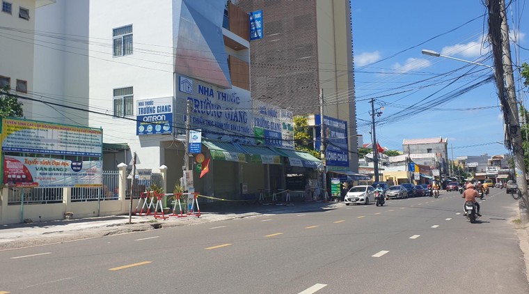 Bình Thuận: Xuất hiện thêm ca nghi nhiễm Covid-19, Tuy Phong giãn cách xã hội từ 0 giờ ngày 25/6 ảnh 1