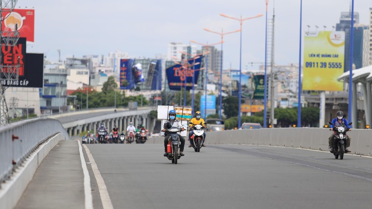 Trung tâm Sài Gòn - Ngày đầu tiên thực hiện Chỉ thị 16 ảnh 20