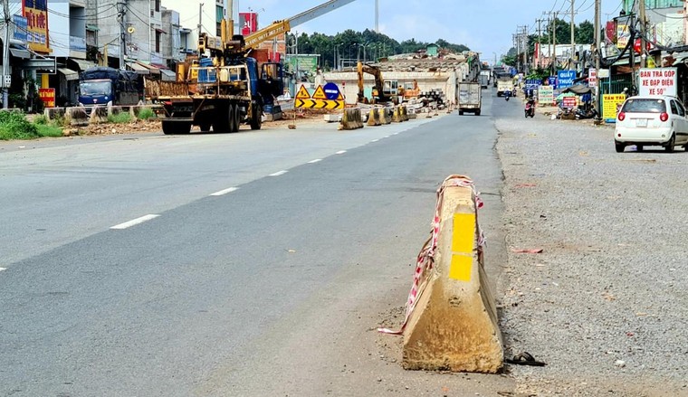 Đồng Nai: Thi công như “giăng bẫy”, Cầu vượt Dầu Giây lại xảy ra tai nạn giao thông ảnh 4