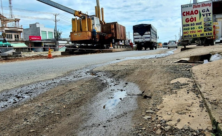 Đồng Nai: Thi công như “giăng bẫy”, Cầu vượt Dầu Giây lại xảy ra tai nạn giao thông ảnh 3