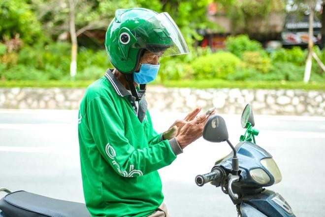 Những ông bố chạy xe công nghệ: Vì con, khó khăn mấy cũng cố gắng ảnh 1