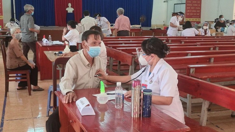 Đồng Nai: Đẩy nhanh tiến độ tiêm vắc xin cho người dân ảnh 1