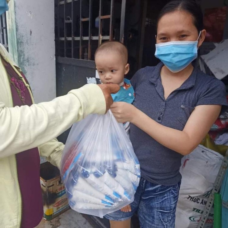 Sài Gòn những ngày phong toả - Bài 2: Trẻ con khát sữa, bà bầu lo viện phí sinh ảnh 6