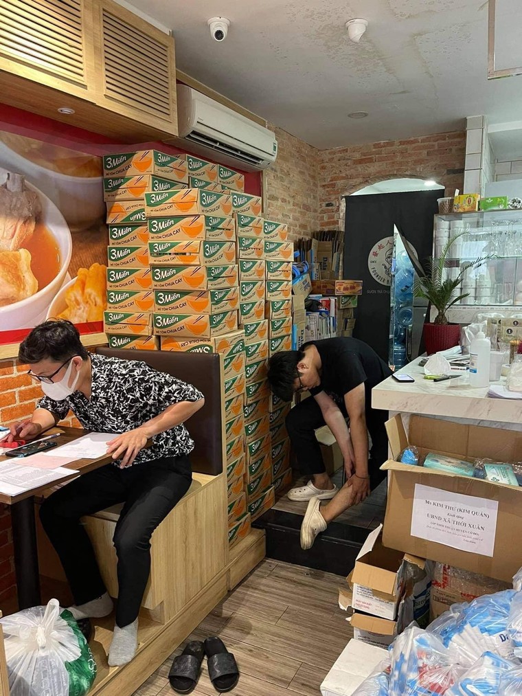 Sài Gòn những ngày phong toả - Bài 2: Trẻ con khát sữa, bà bầu lo viện phí sinh ảnh 4