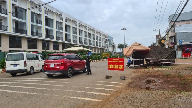 Đồng Nai: Bí thư Nguyễn Hồng Lĩnh thăm, tặng quà cho người dân có hoàn cảnh khó khăn ảnh 2