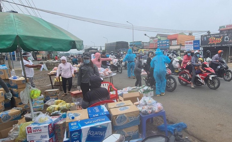 Đồng Nai: Nhiều hoạt động hỗ trợ đồng bào về quê ảnh 2