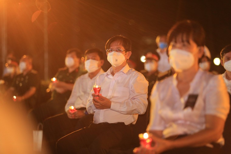 Những hình ảnh xúc động tại Lễ tưởng niệm nạn nhân mất vì COVID-19 ảnh 2