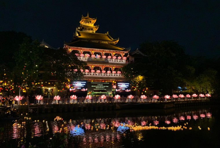 Những hình ảnh xúc động tại Lễ tưởng niệm nạn nhân mất vì COVID-19 ảnh 8