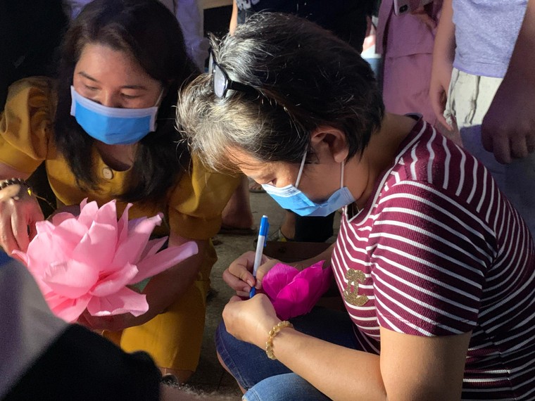 Những hình ảnh xúc động tại Lễ tưởng niệm nạn nhân mất vì COVID-19 ảnh 10