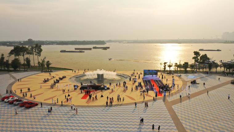 Du thuyền Riva Aquariva Super cập bến Aqua City ảnh 3