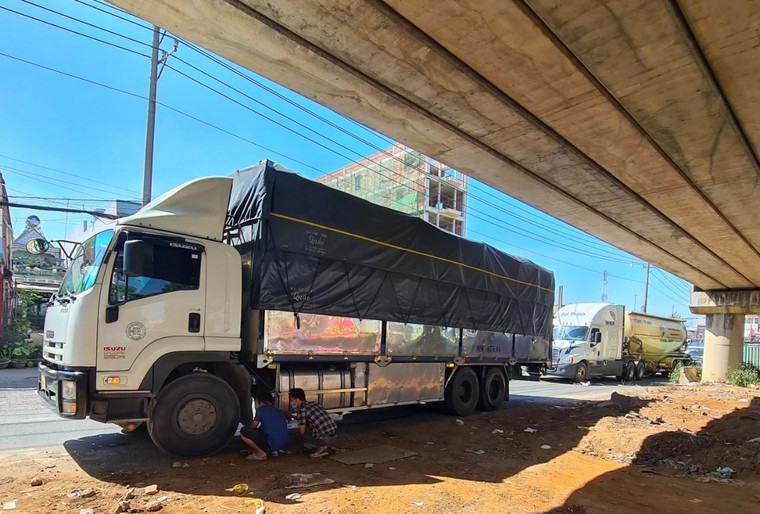 Thi công cầu vượt Dầu Giây - Người dân liên tiếp gặp tai nạn thương vong, lãnh đạo Tỉnh bức xúc ảnh 1