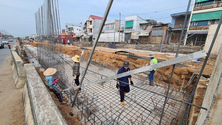 Thi công cầu vượt Dầu Giây - Người dân liên tiếp gặp tai nạn thương vong, lãnh đạo Tỉnh bức xúc ảnh 5