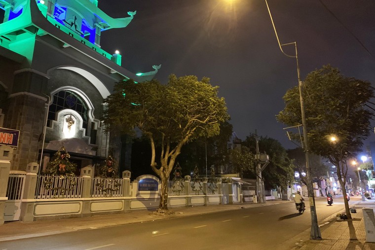 TP.HCM: Người dân đón Giáng sinh trong cơn đại dịch Covid-19 ảnh 19
