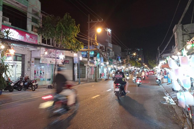 TP.HCM: Người dân đón Giáng sinh trong cơn đại dịch Covid-19 ảnh 5