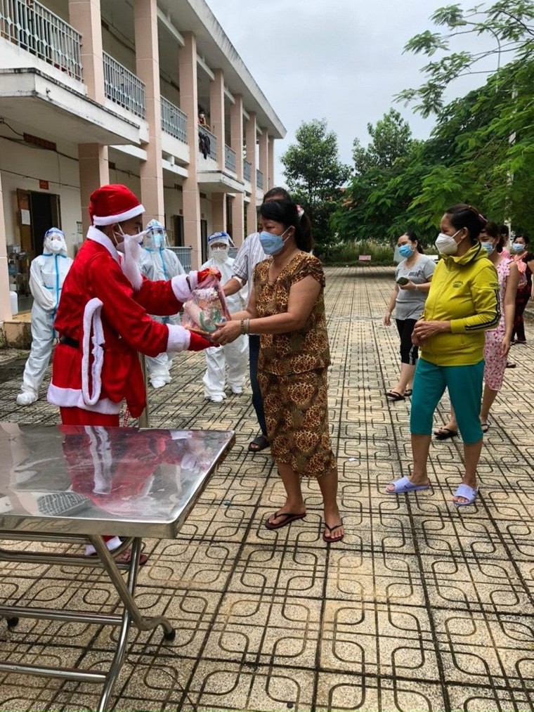 Giáng sinh bất ngờ của bệnh nhi đang điều trị tại Bệnh viện dã chiến Củ Chi ảnh 5