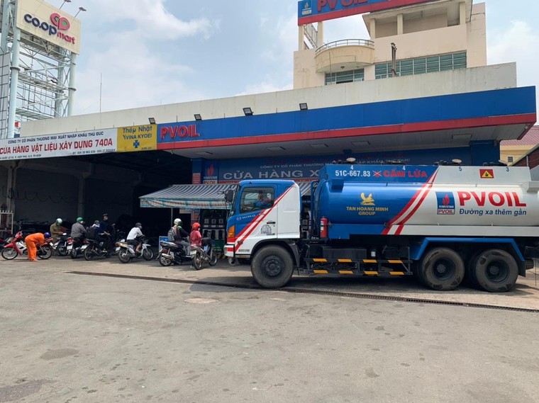Sài Gòn “khát” xăng ảnh 8