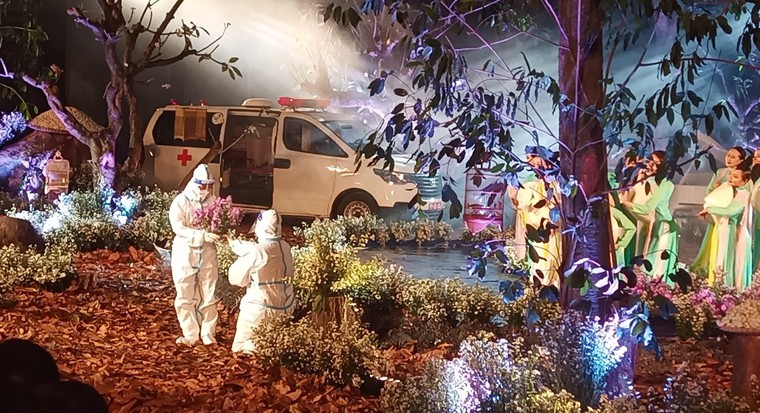 Những hình ảnh lãng mạn trong đám cưới đặc biệt của các y bác sĩ tại TP.HCM ảnh 4