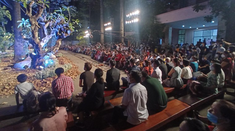 Những hình ảnh lãng mạn trong đám cưới đặc biệt của các y bác sĩ tại TP.HCM ảnh 1