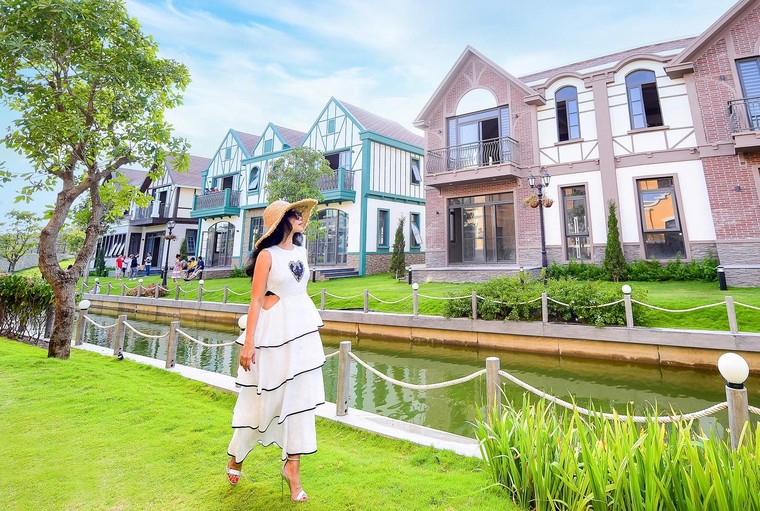 “Bà hoàng nhung lụa” tận hưởng ngày bình yên tại Hồ Tràm ảnh 6