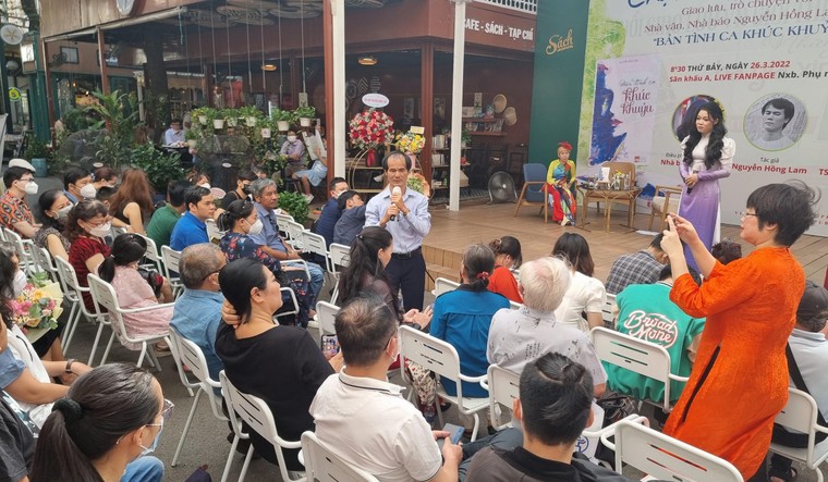 Nhà báo Nguyễn Hồng Lam ra mắt sách ‘Bản tình ca khúc khuỷu’ ảnh 3