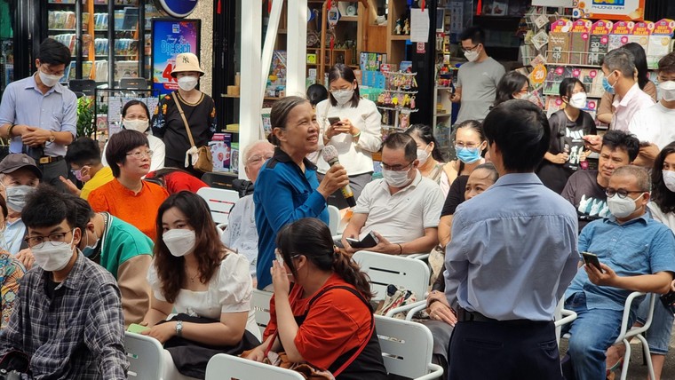 Nhà báo Nguyễn Hồng Lam ra mắt sách ‘Bản tình ca khúc khuỷu’ ảnh 5