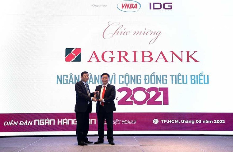 Agribank vinh dự nhận hai giải thưởng Ngân hàng Việt Nam tiêu biểu 2021 ảnh 2
