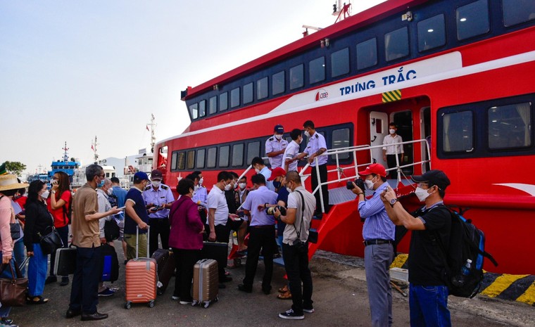 Hơn 3.000 lượt du khách tham quan đảo Lý Sơn dịp giỗ Tổ Hùng Vương ảnh 1