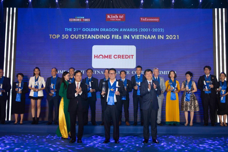 Home Credit Việt Nam lần thứ 8 nhận được giải thưởng Rồng Vàng ảnh 1
